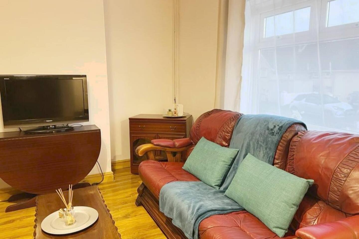 Pass The Keys Cozy Bay Views Holiday home Swansea